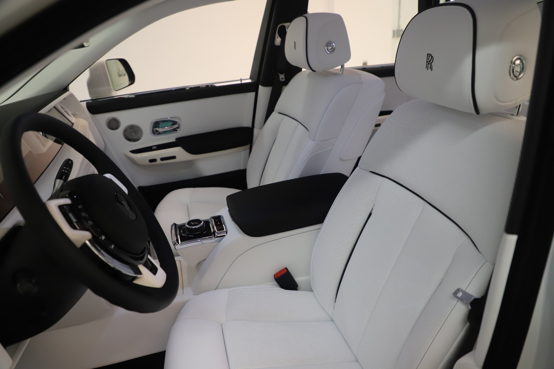 2020 Rolls-Royce Phantom, 12/20