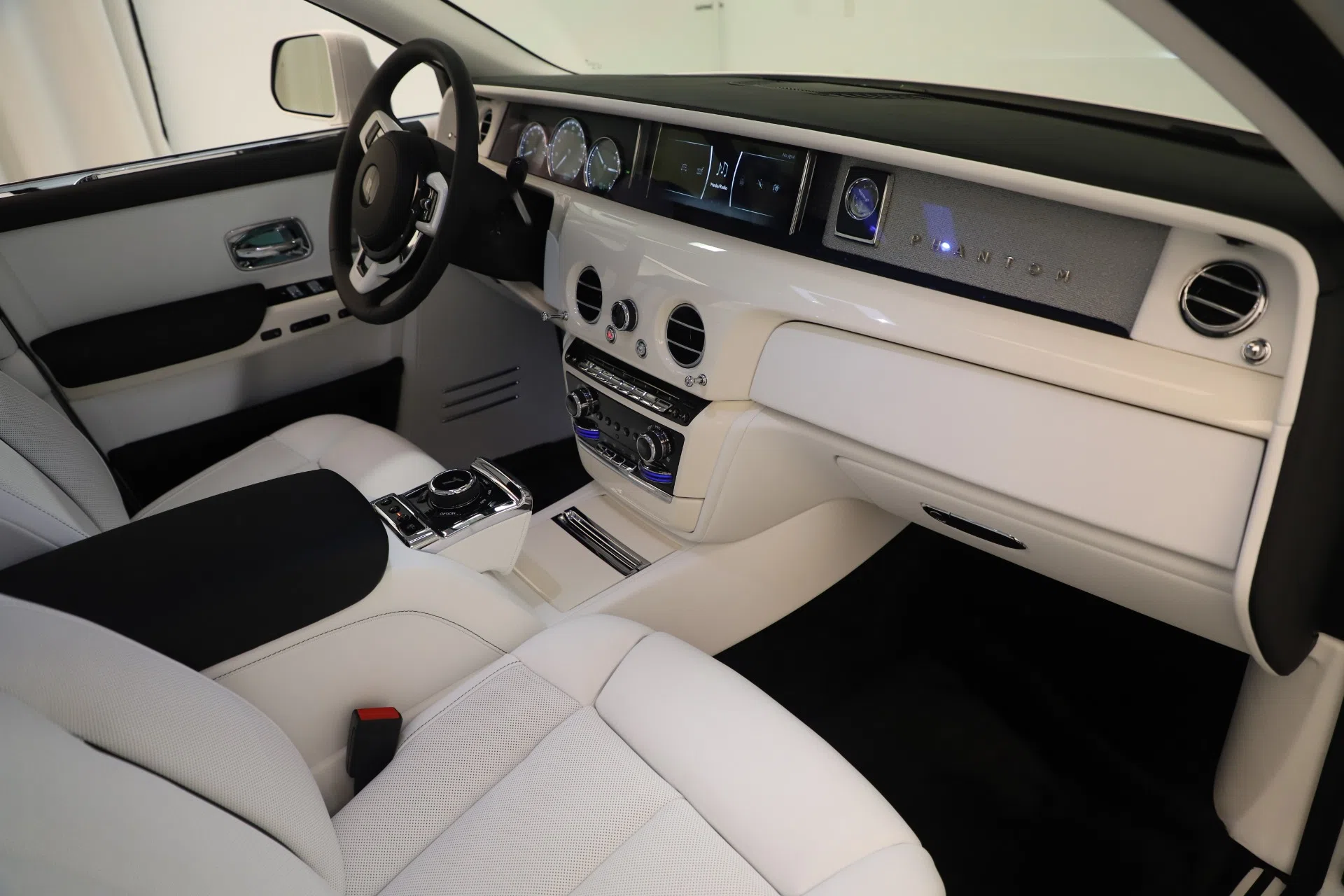 2020 Rolls-Royce Phantom interior