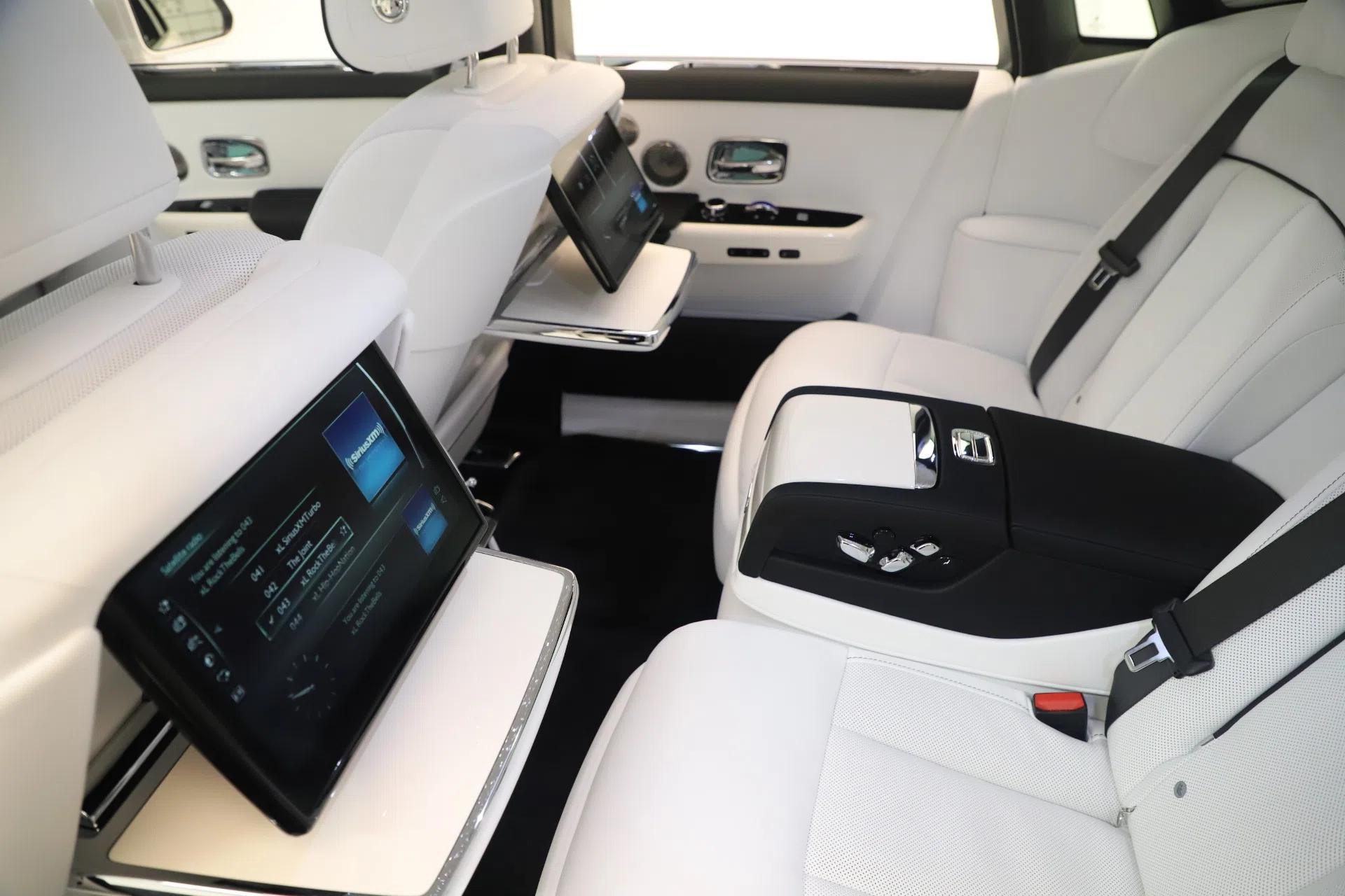 2020 Rolls-Royce Phantom interior, seats