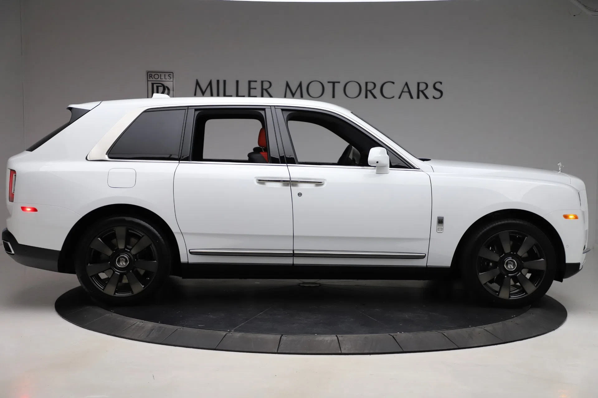 2020 Rolls-Royce Cullinan, side profile