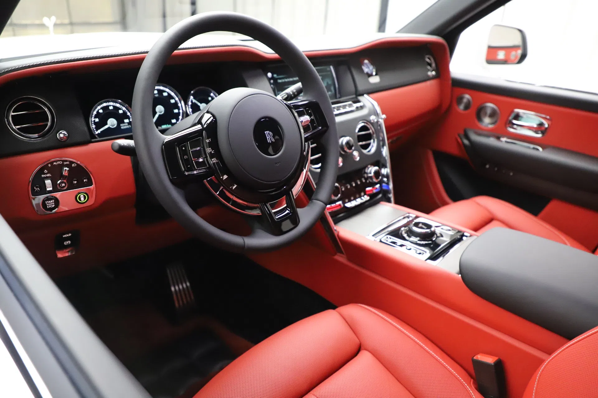 2020 Rolls-Royce Cullinan interior, dashboard