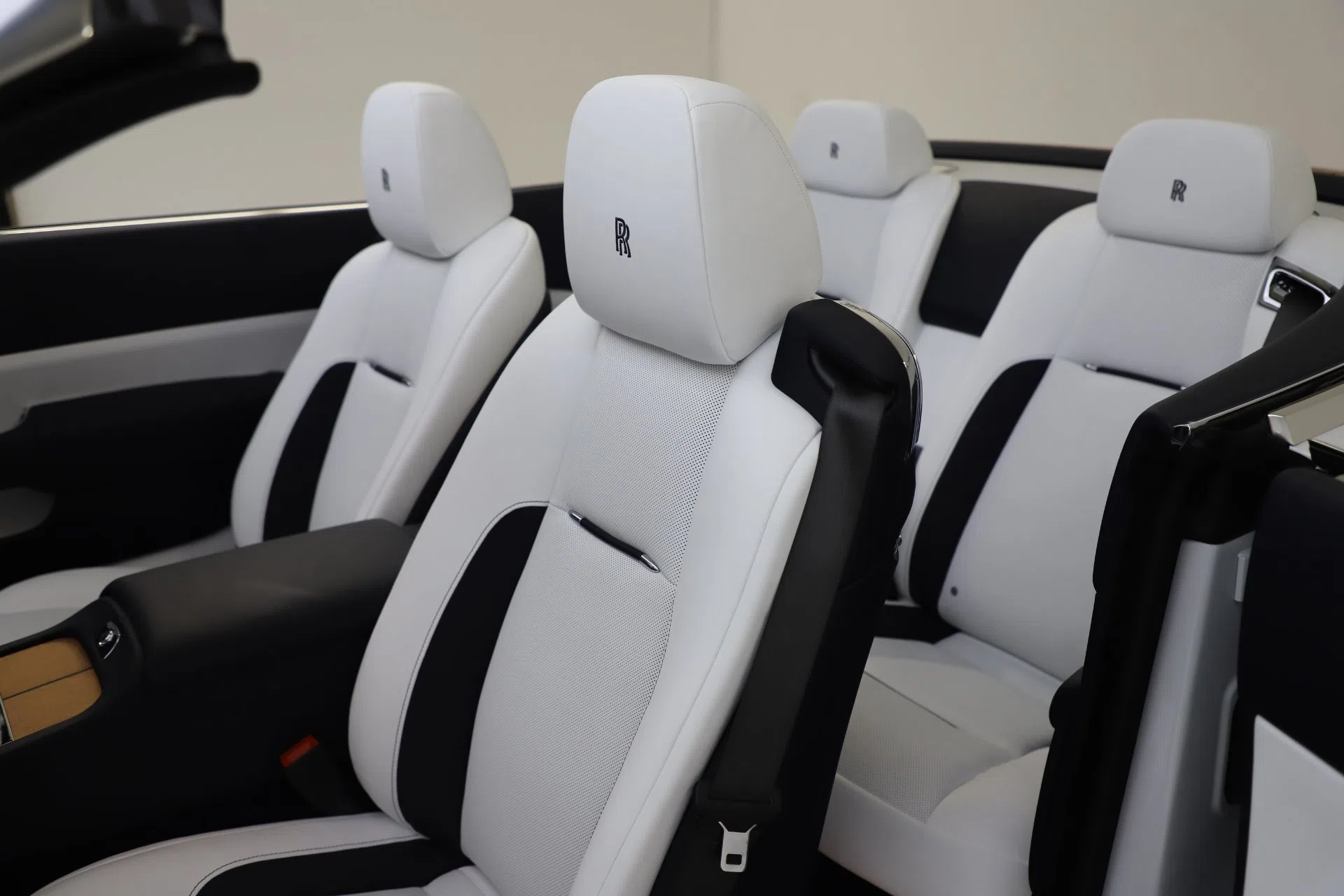 2020 Rolls-Royce Dawn interior, seats