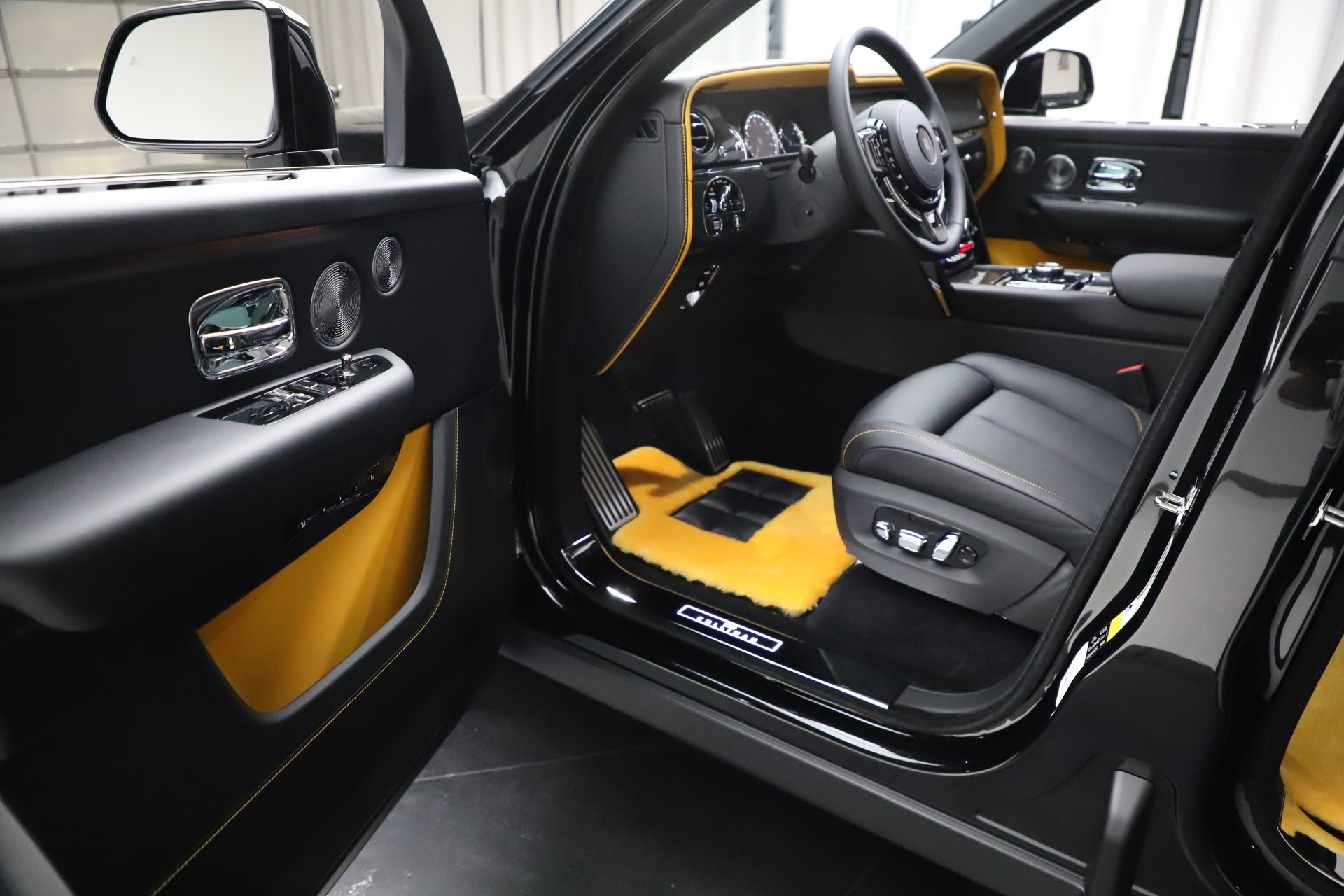 2020 Rolls-Royce Cullinan Black Badge, 15/20