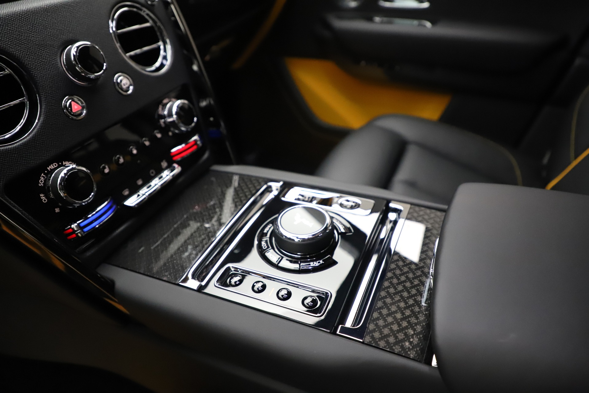 2020 Rolls-Royce Cullinan Black Badge, 17/20
