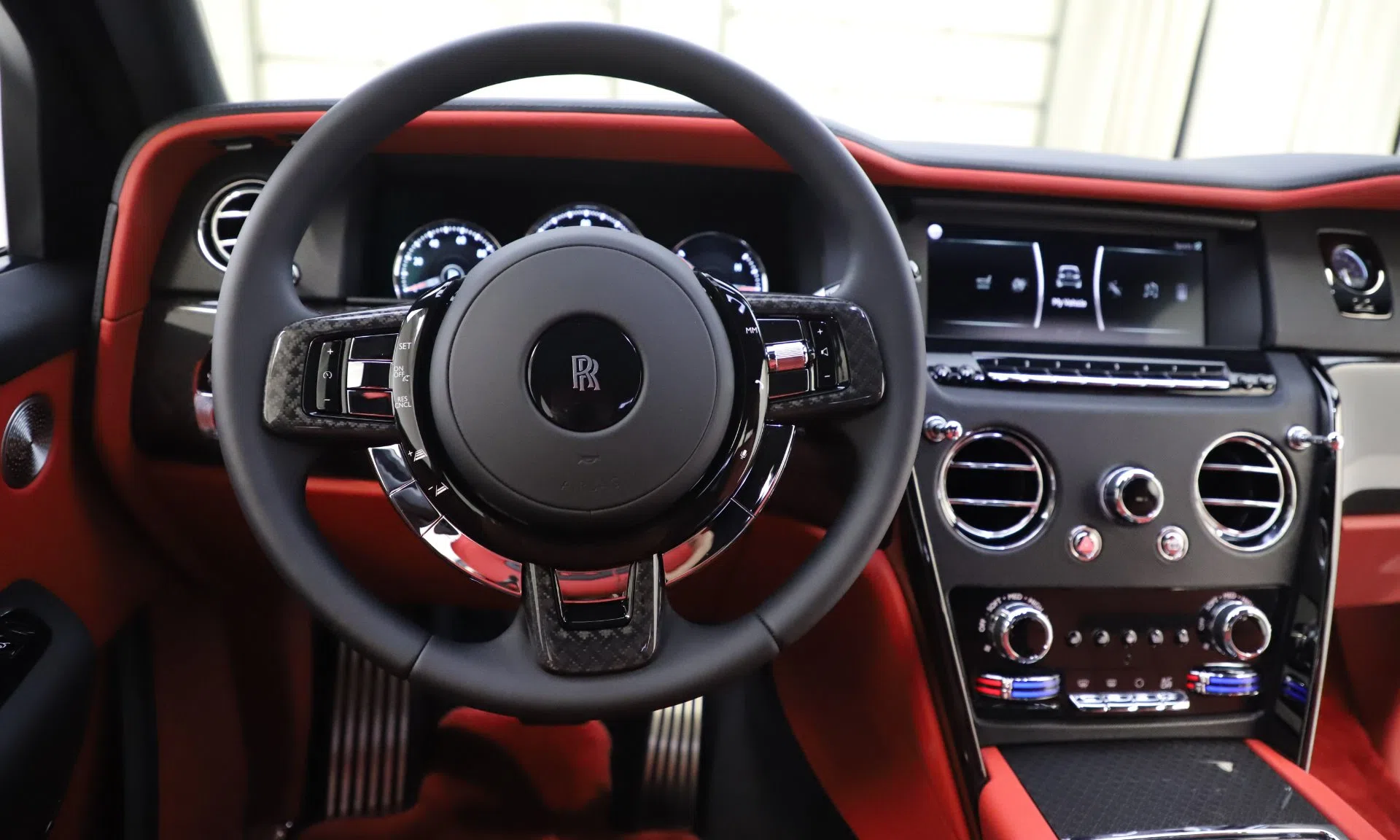 2020 Rolls-Royce Cullinan Black Badge interior