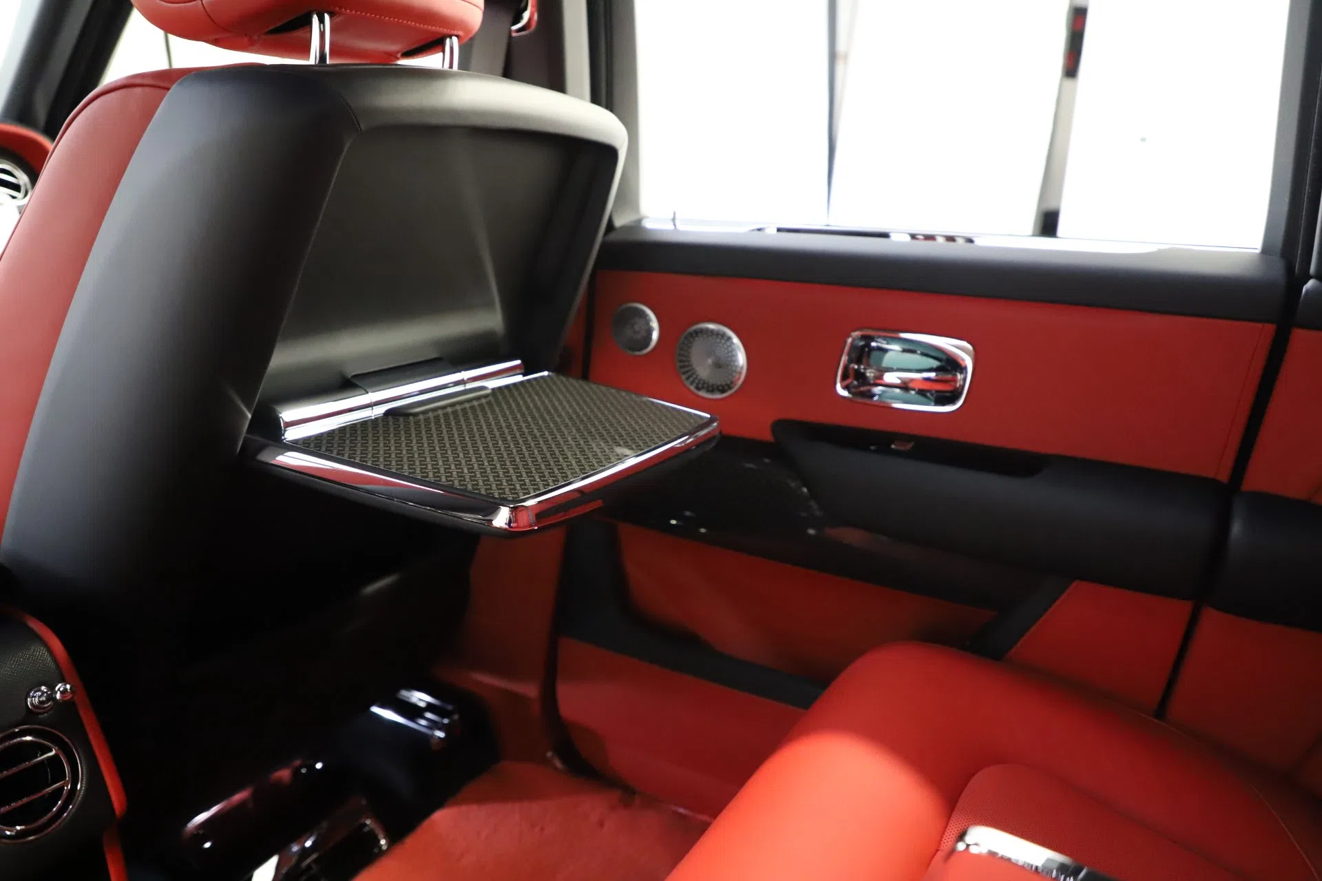 2020 Rolls-Royce Cullinan Black Badge interior, seats