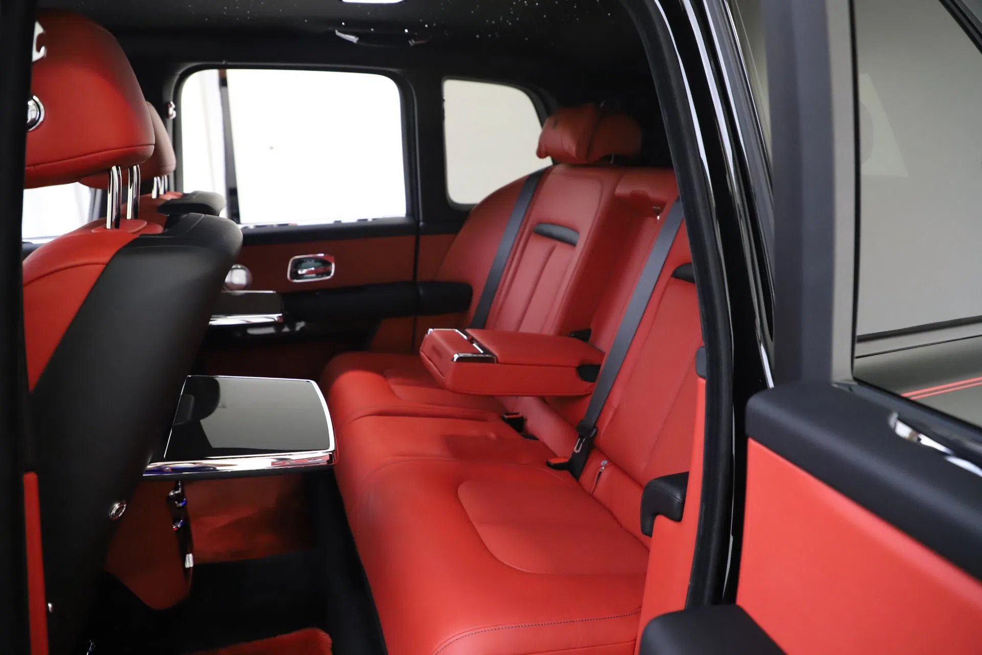 2020 Rolls-Royce Cullinan Black Badge interior, seats