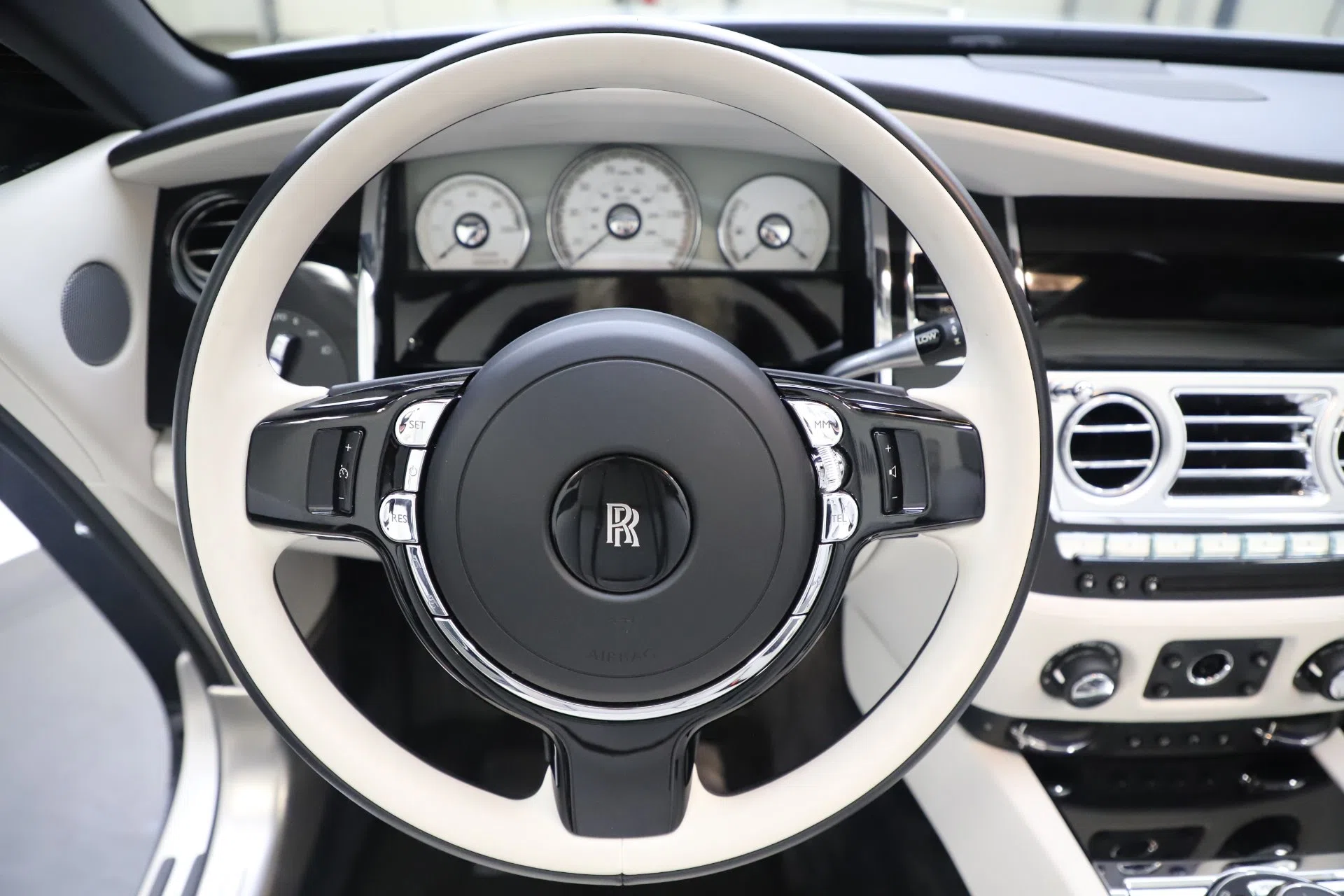 2017 Rolls-Royce Dawn interior