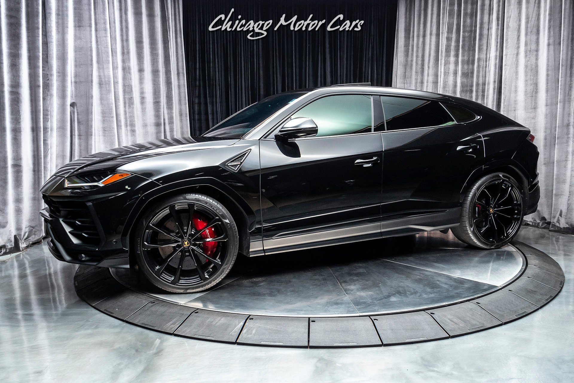 2019 Lamborghini Urus, 2/19