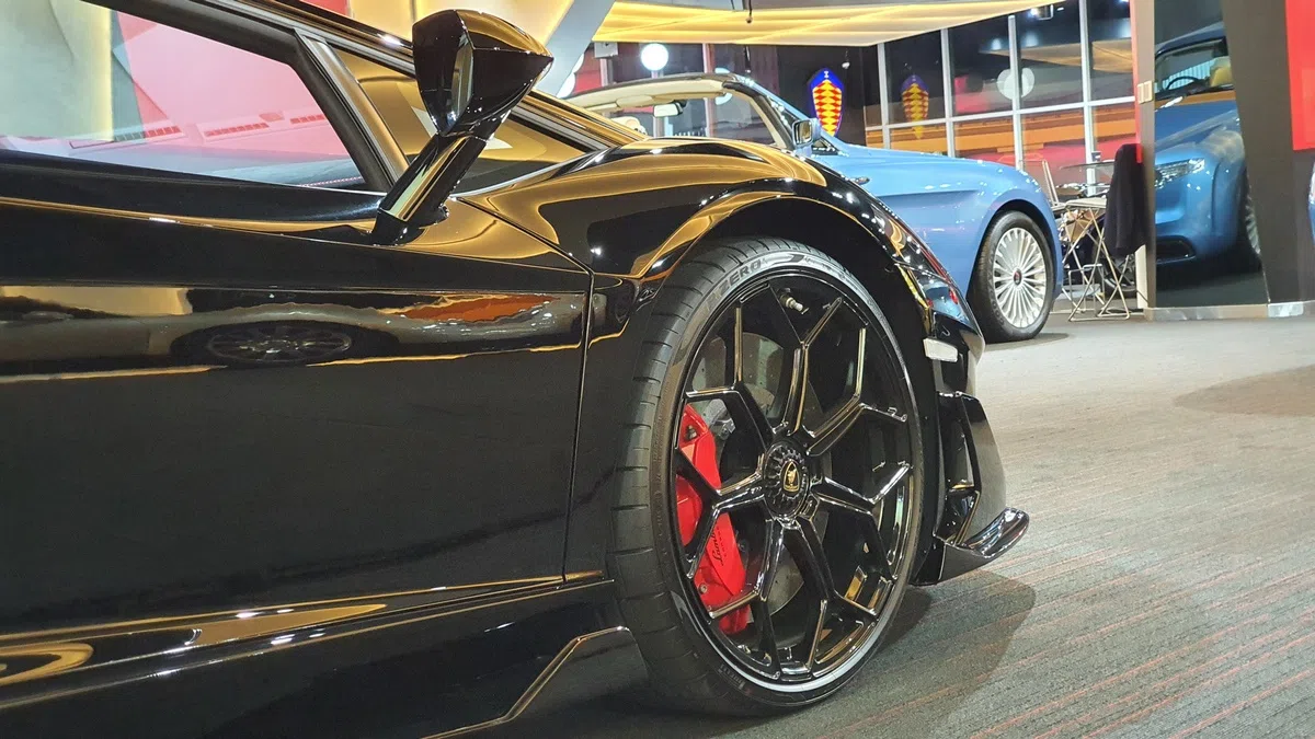 2020 Lamborghini Aventador SVJ Roadster – 1 of 800 wheel