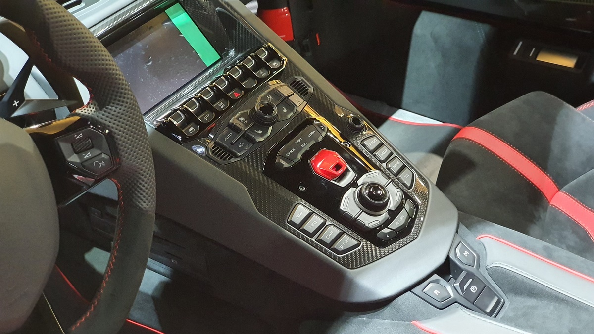2020 Lamborghini Aventador SVJ Roadster – 1 of 800, 14/20