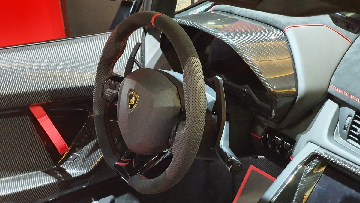 2020 Lamborghini Aventador SVJ Roadster – 1 of 800, 16/20