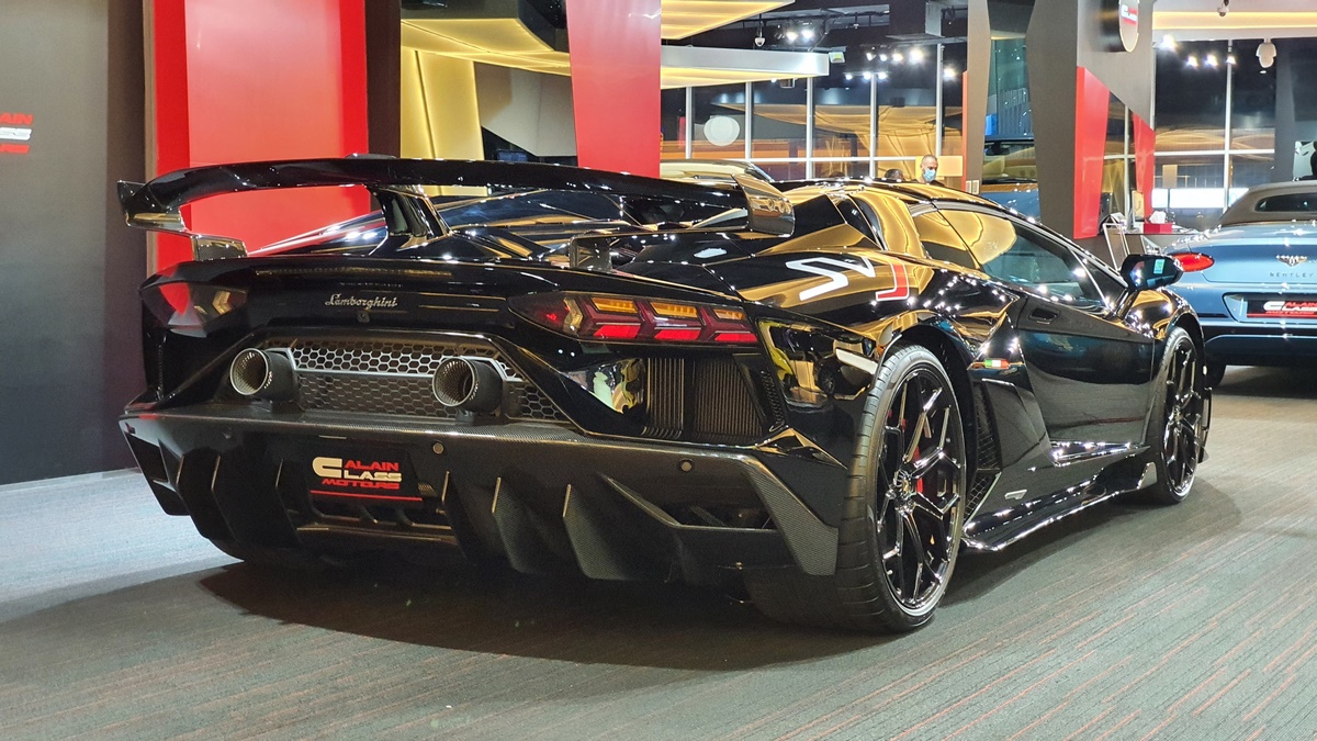 2020 Lamborghini Aventador SVJ Roadster – 1 of 800, 17/20