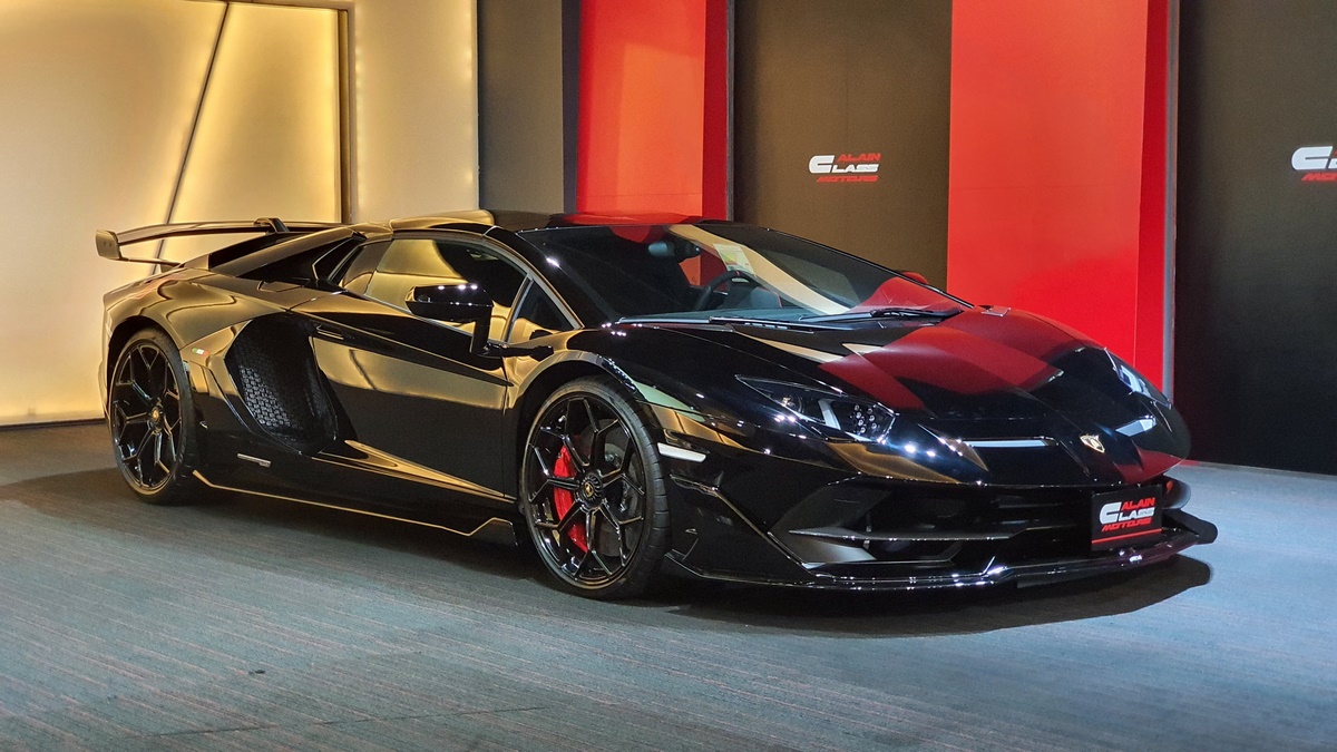 2020 Lamborghini Aventador SVJ Roadster – 1 of 800, 19/20