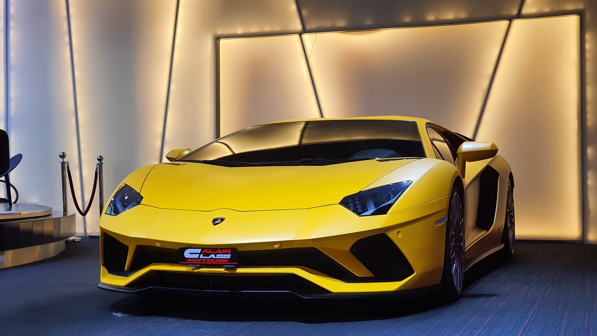 2017 Lamborghini Aventador S, 2/20