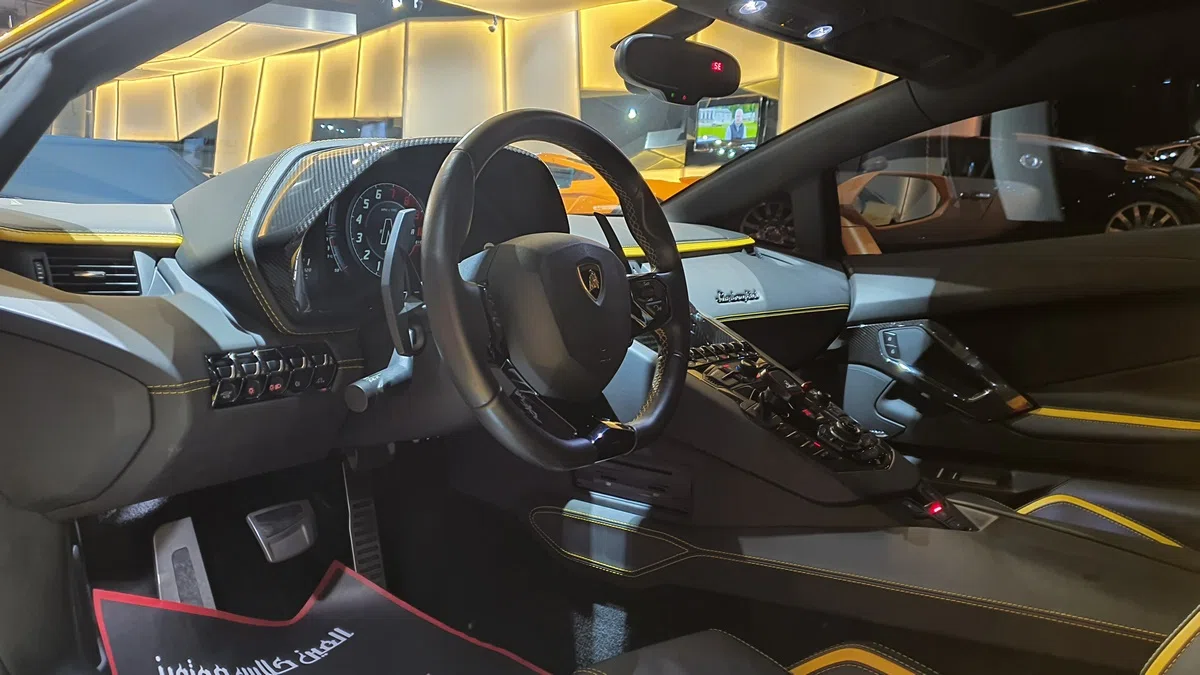 2017 Lamborghini Aventador S interior, dashboard