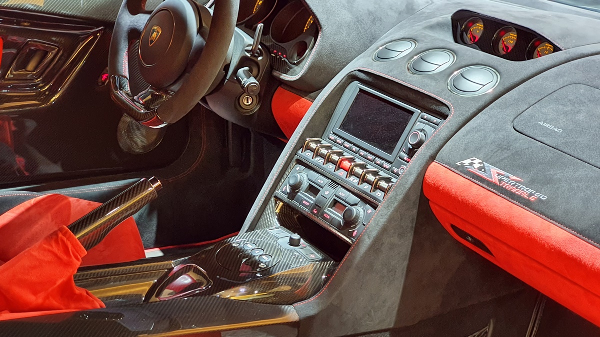 2012 Lamborghini Gallardo LP570-4 Super Trofeo Stradale – 1 of 150, 19/20