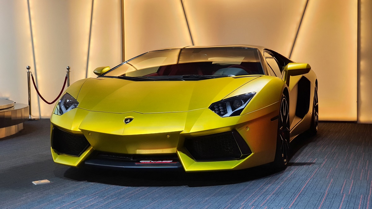 2015 Lamborghini Aventador, 2/20