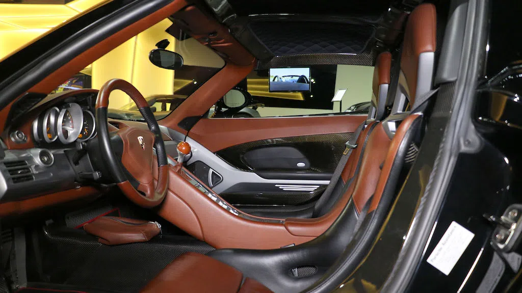 2005 Porsche Carrera GT interior, door panel