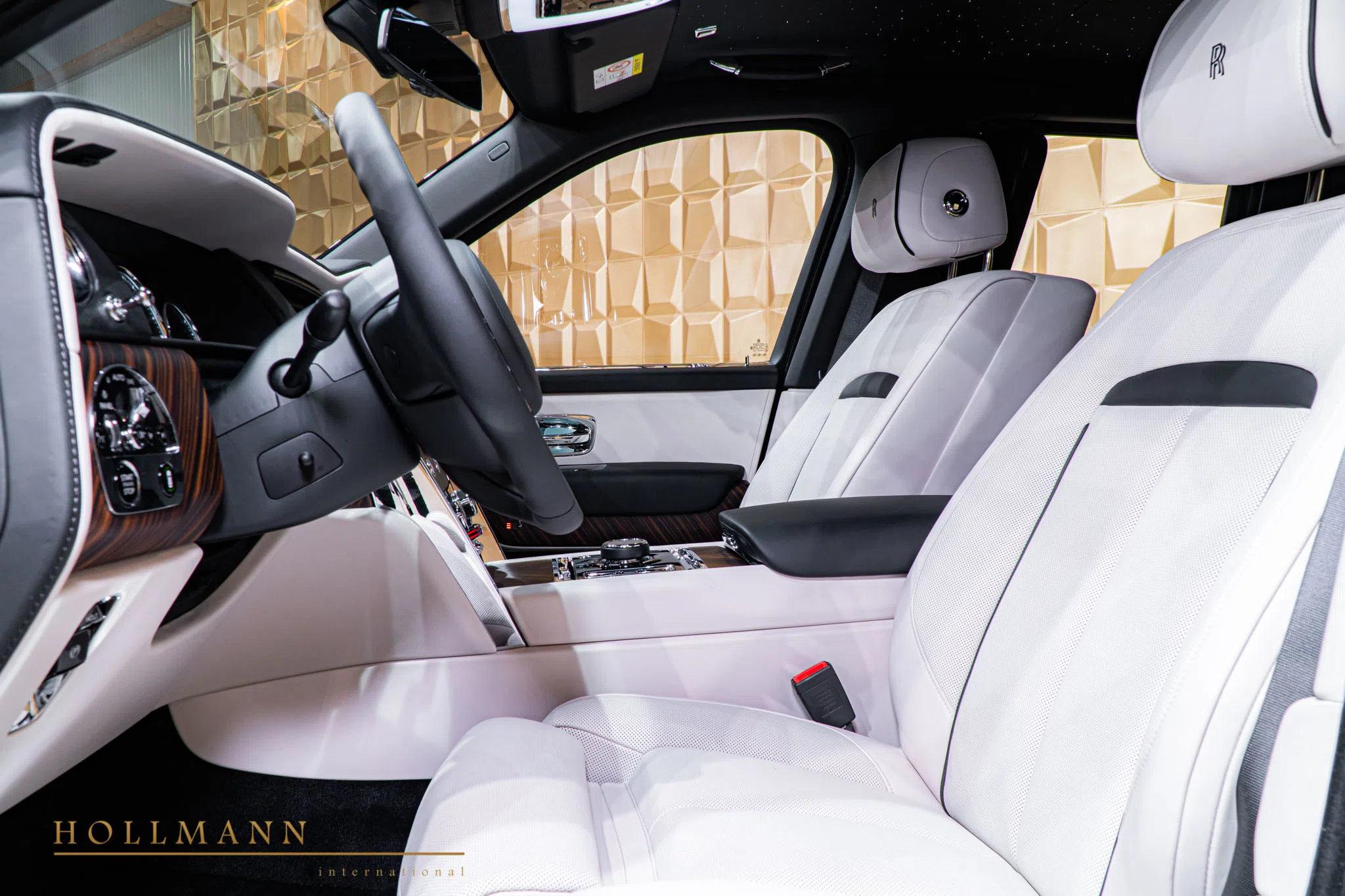 2020 Mansory Cullinan interior, seats, Seashell