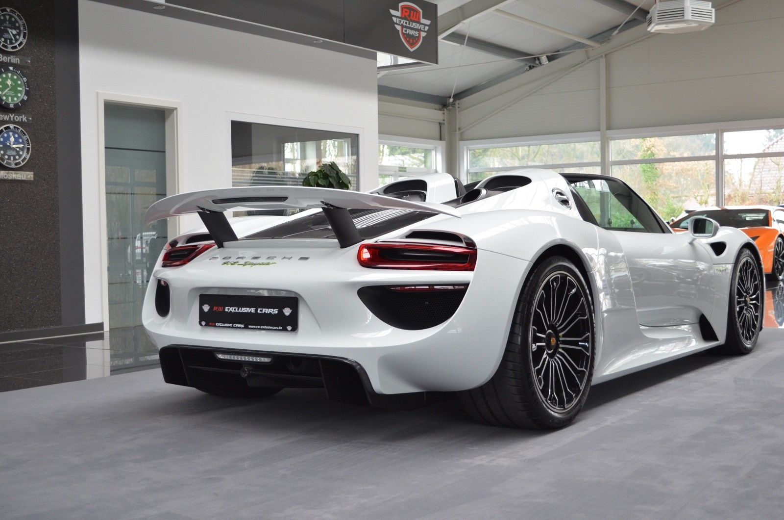 2016 Porsche 918 Spyder, 5/18