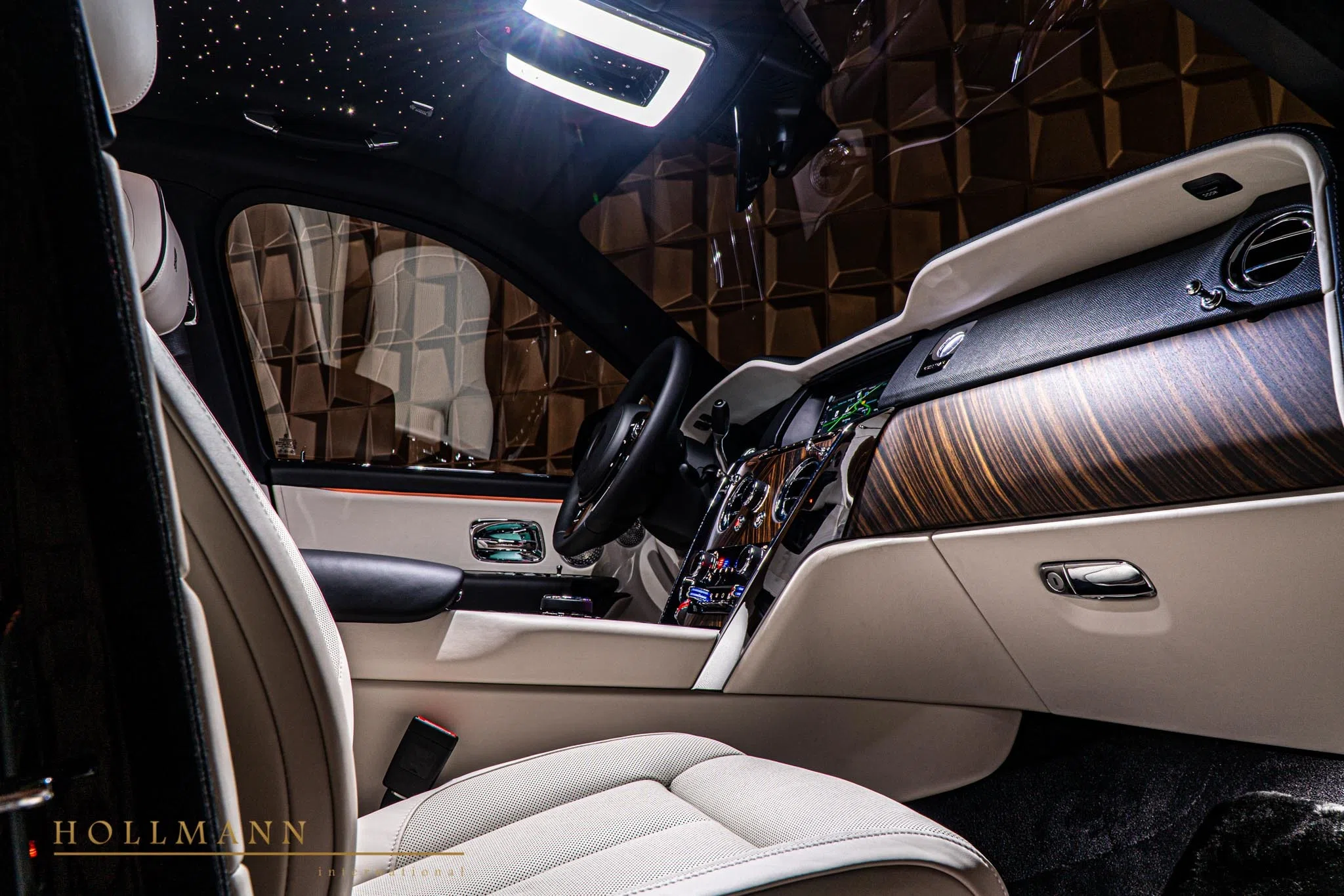 2020 Mansory Cullinan interior, Seashell