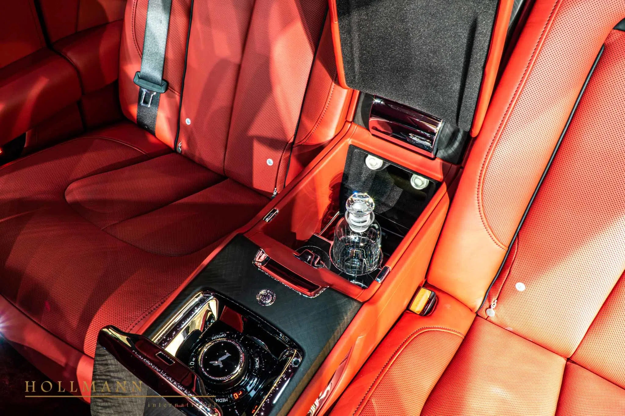 2020 Mansory Cullinan interior, Mugello Red