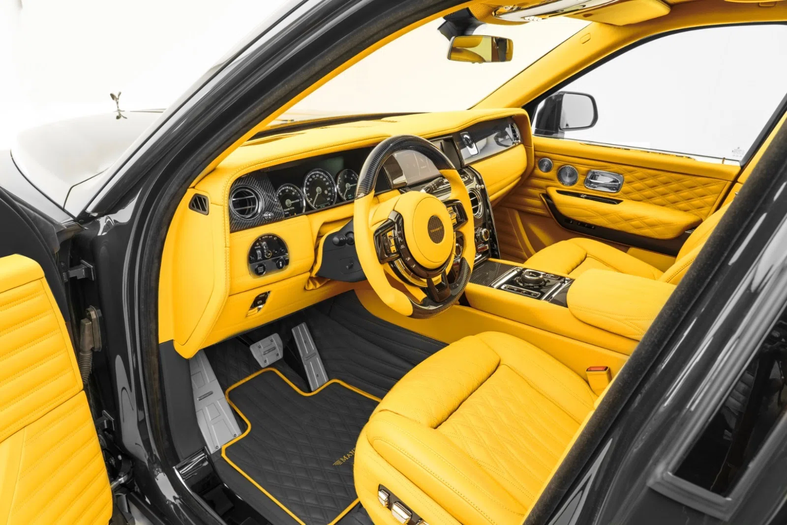 2020 Mansory Cullinan interior, Dark Spice Brown
