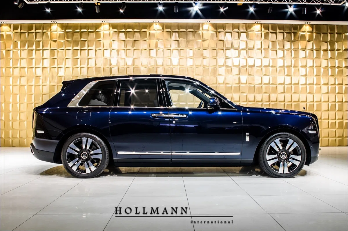 2020 Rolls-Royce Cullinan for sale, exterior, Midnight Sapphire