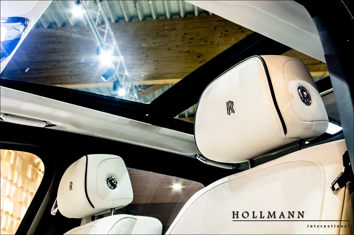 2020 Rolls-Royce Cullinan interior, seats, Seashell (light creme)