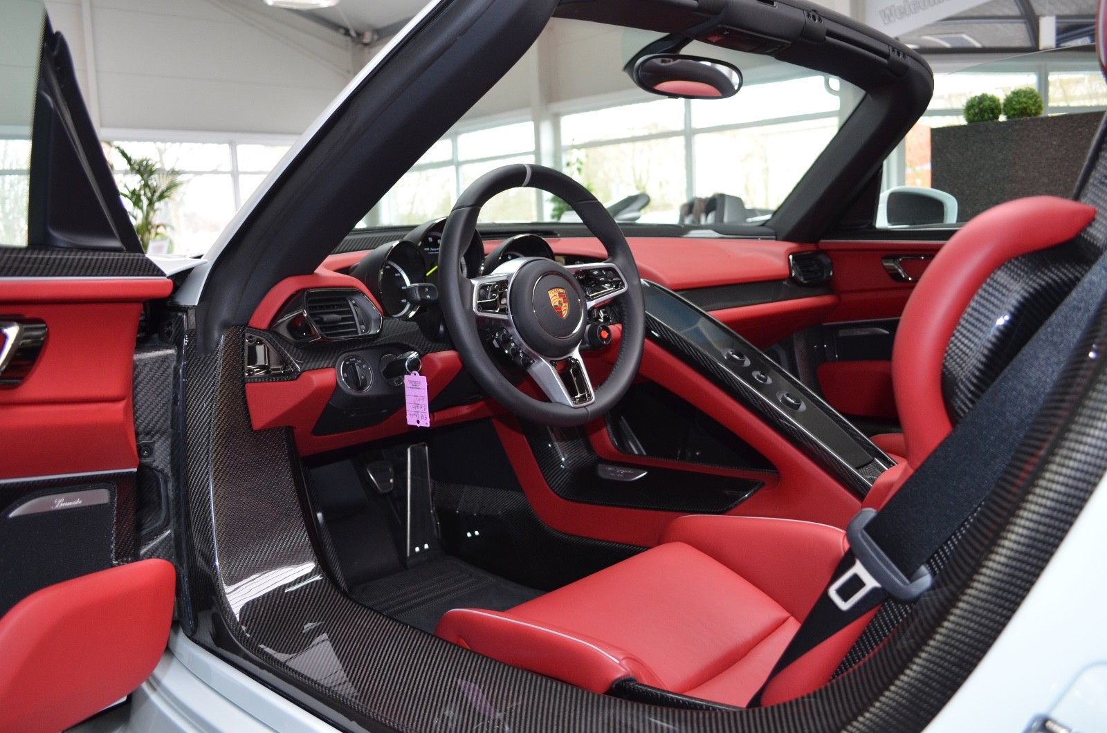 2016 Porsche 918 Spyder, 2/18