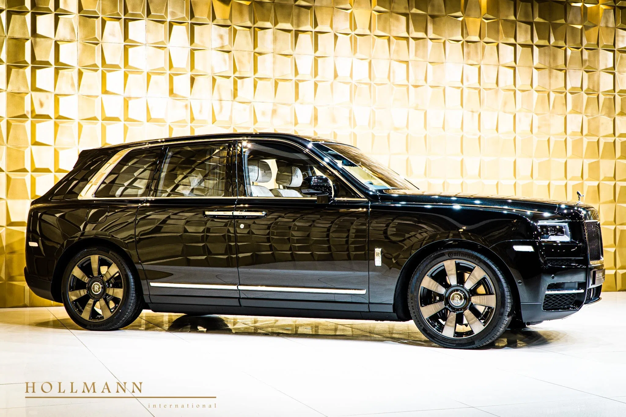 2020 Rolls-Royce Cullinan for sale, exterior, Black Diamand