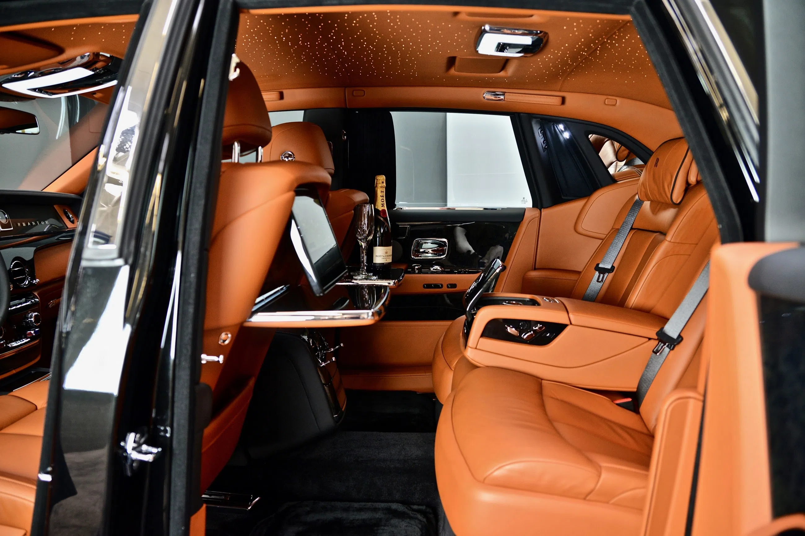 2020 Rolls Royce Phantom VIII interior, seats