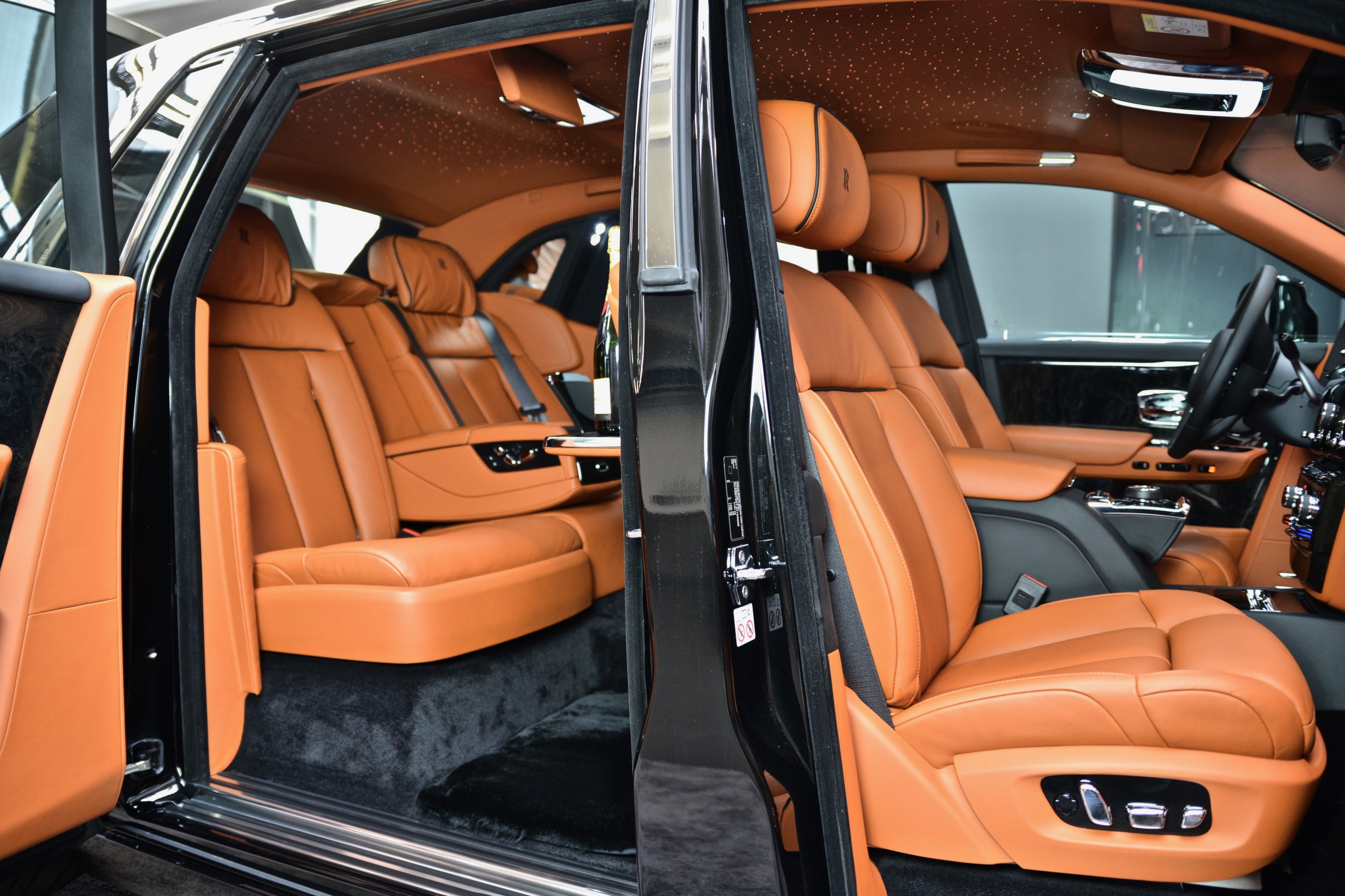 2020 Rolls Royce Phantom VIII, 15/16