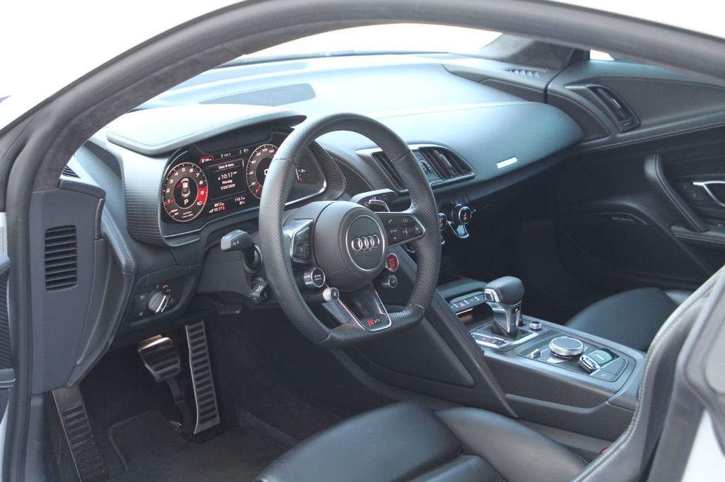 2017 Audi R8 Coupe, 2/20