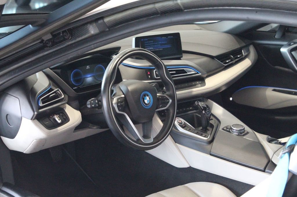 2015 BMW i8, 2/19