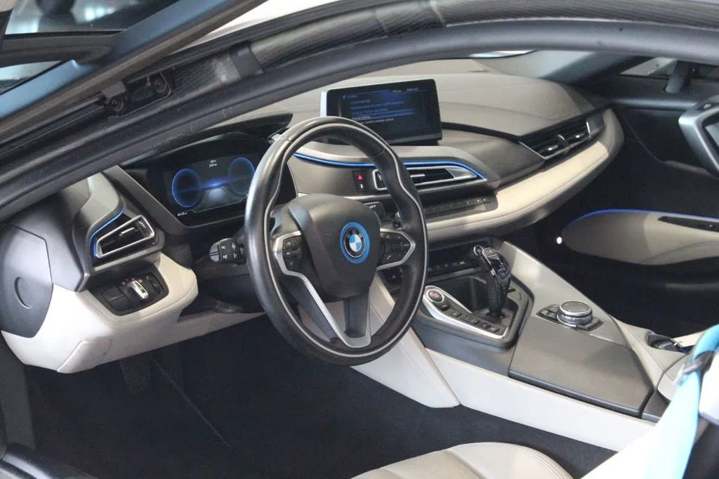 2015 BMW i8 interior, dashboard, White