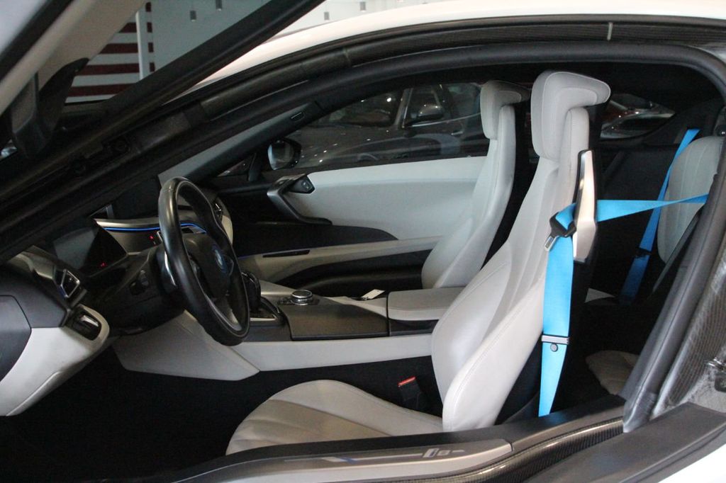 2015 BMW i8, 9/19