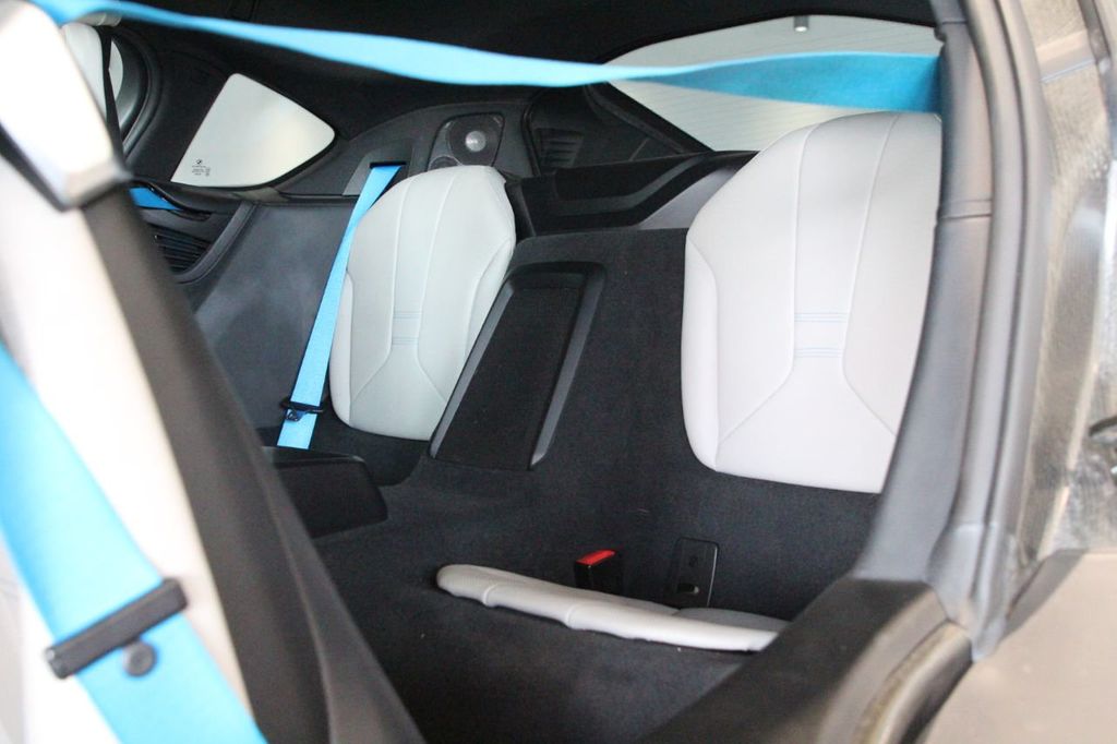 2015 BMW i8, 10/19