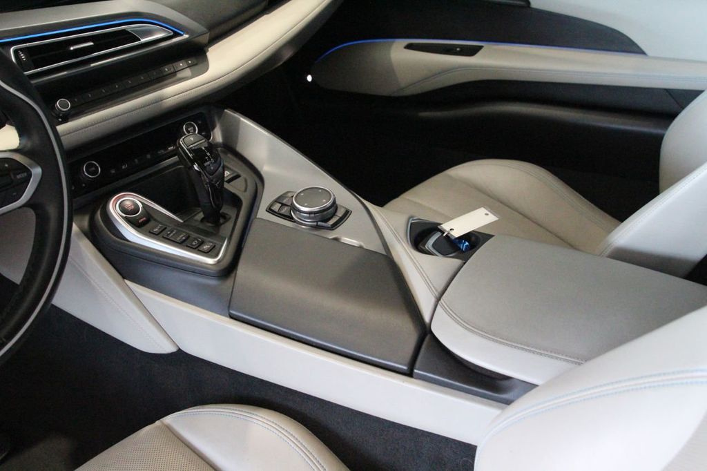 2015 BMW i8, 11/19