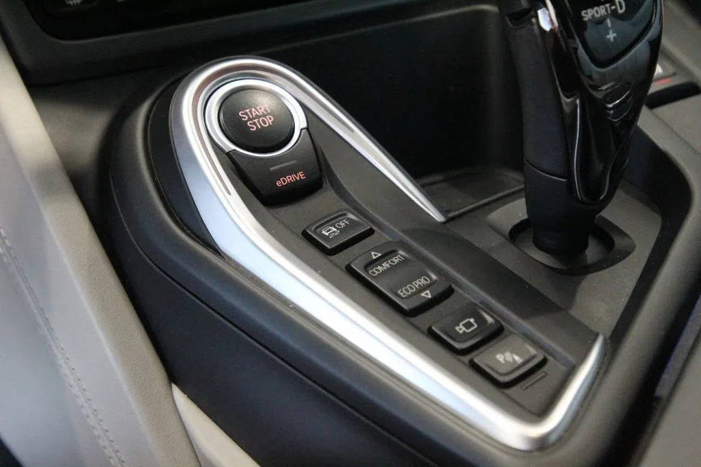 2015 BMW i8 interior, center console, White