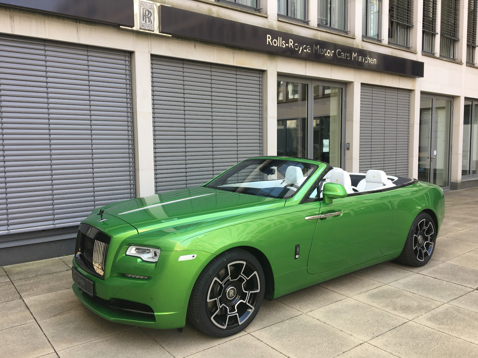 Rolls-Royce Dawn Black Badge - Java Green - One of One, 3/17
