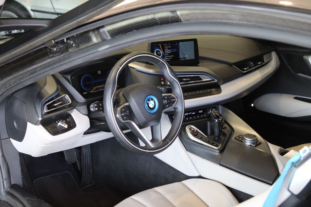 2015 BMW i8, 2/20