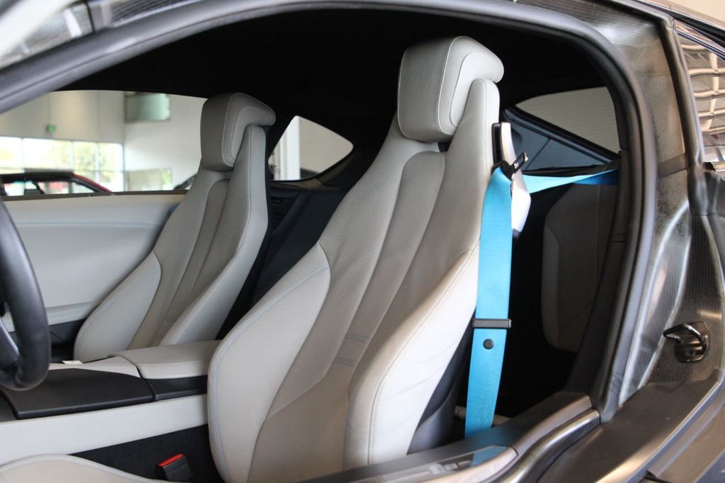 2015 BMW i8, 3/20