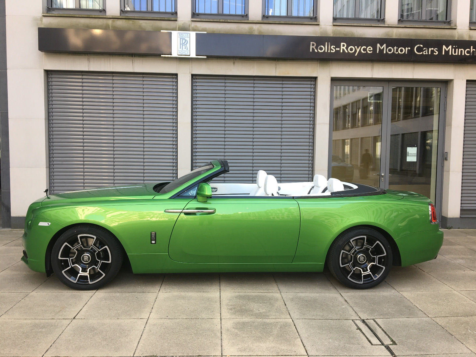 Rolls-Royce Dawn Black Badge - Java Green - One of One, 2/17