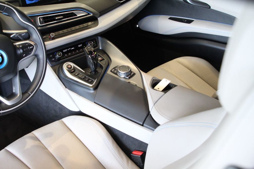 2015 BMW i8, 11/20