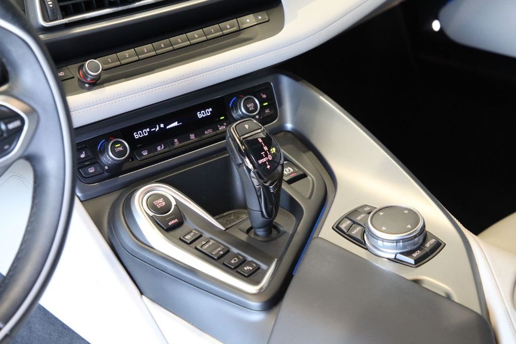 2015 BMW i8, 13/20