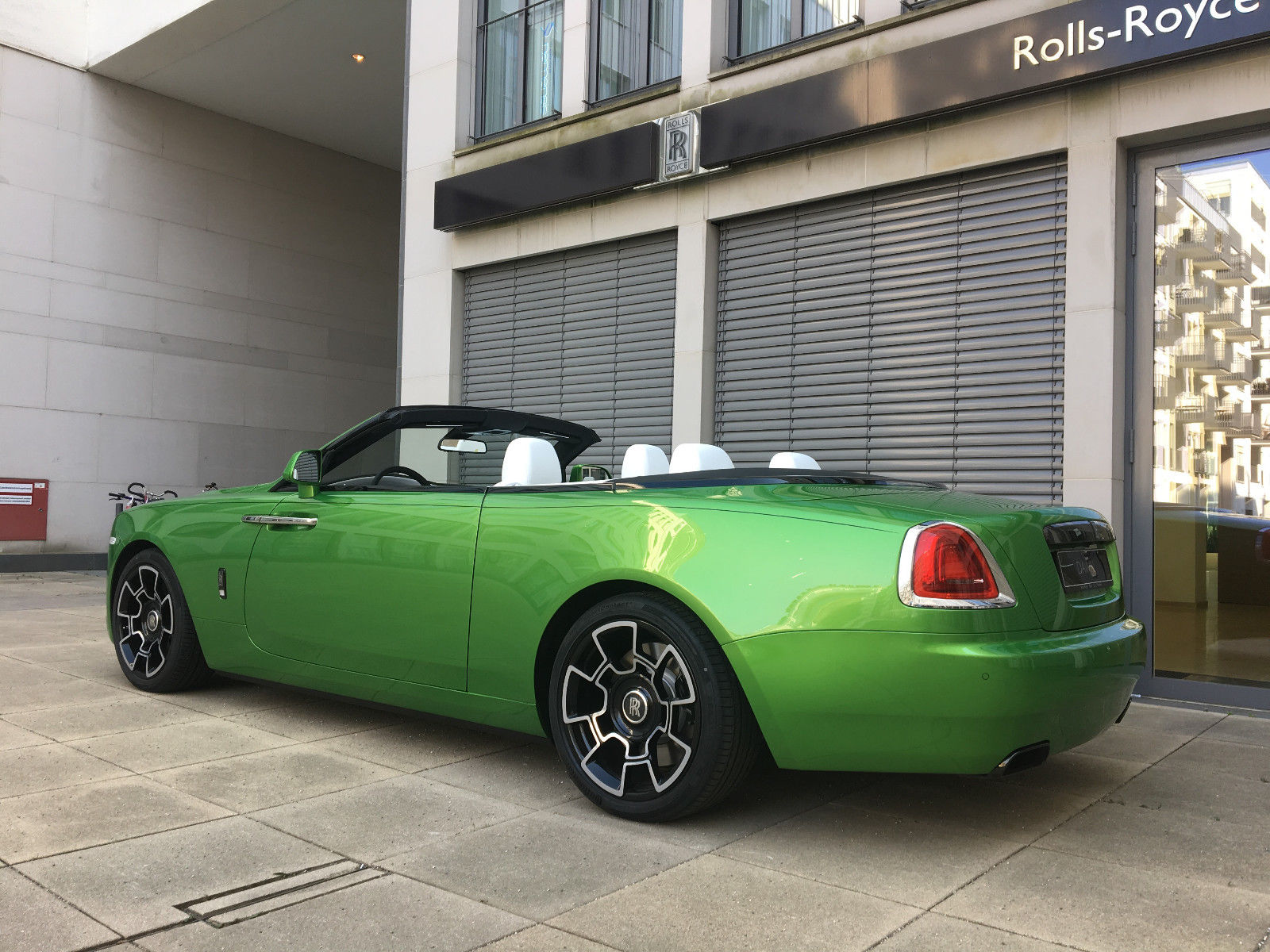 Rolls-Royce Dawn Black Badge - Java Green - One of One, 4/17