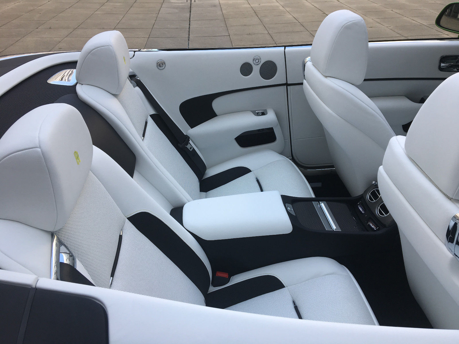Rolls-Royce Dawn Black Badge - Java Green - One of One, 10/17