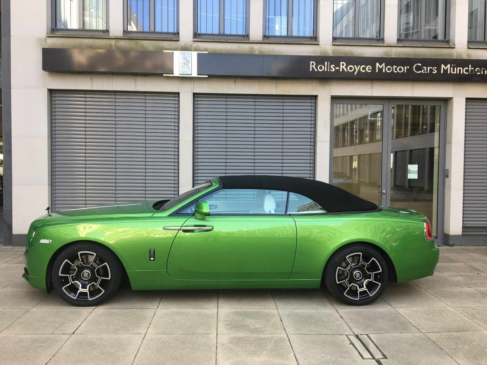 Rolls-Royce Dawn Black Badge - Java Green - One of One, 13/17